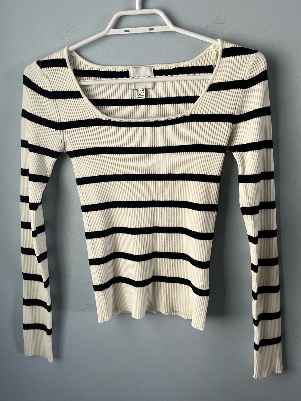 ✨ 3/$30 Pink Rose Black & White Striped Ribbed Long Sleeve Bodycon Top Size XS